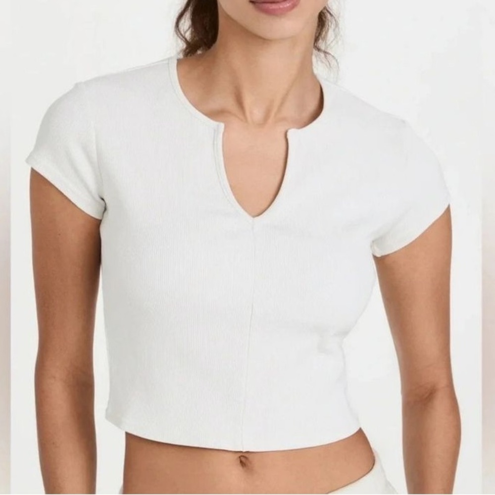 Alo Yoga Womens White Ribbed Savvy Short Sleeve Crop Top in Ivory
